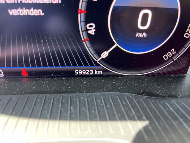 Skoda SUPERB Combi 1.4 TSI iV Sportline Business / AUTOMAAT/ PANO/ TREKHAAK/ CAMERA/ PARK. SENSOREN/ KEYLESS/ LED/ APP-CONNECT/ CLIMA/ DAB/ MEMORY SEAT/ STOEL-STUUR VERWARMING/ ELEK. ACHTERKLEP/ MULTI. STUUR/