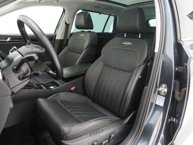 Skoda SUPERB Combi 1.4 TSI iV Laurin & Klement | Panoramadak | Massage | Canton | Keyless | Adaptive Cruise | Camera