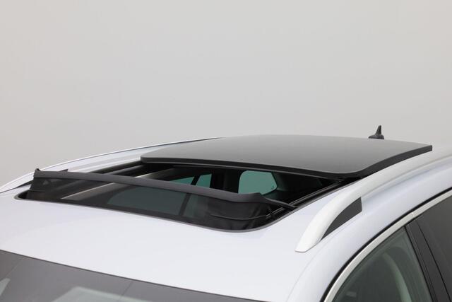 Skoda SUPERB Combi 1.4 TSI iV 218 pk DSG Laurin & Klement | Panoramadak | Leder | Geheugenstoelen | Navigatie Columbus | Adaptief onderstel | Stoel-/achterbankverwarming