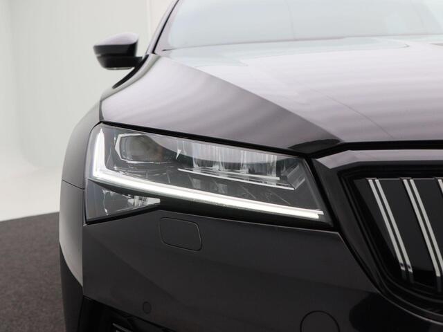 Skoda SUPERB Combi 1.4 TSi 218 Pk Automaat iV Sportline Business | Adaptive Cruise | CarPlay | Navigatie | Bluetooth | Parkeersensoren | Stoelverwarming | Trekhaak | 19 Inch