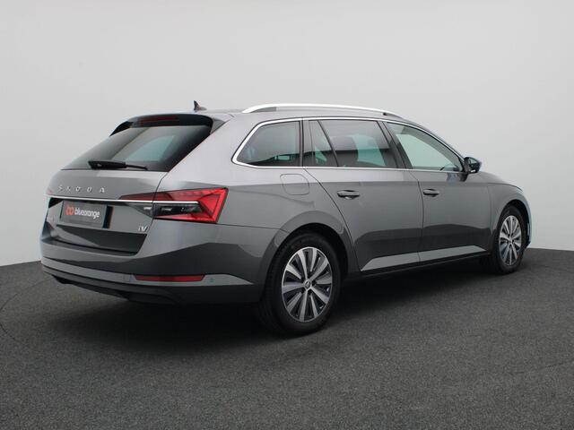Skoda SUPERB Combi 1.4 TSI iV Business Edition 218PK DSG Matrix led, adaptive cruise, standkachel, Stoelverwarming voor & achter, keyless, navigatie, 17" lichtmetaal