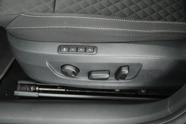 Skoda SUPERB Combi 1.4 TSI 218pk iV Business Edition Plus Trekhaak Camera Memory Stoelverwarming