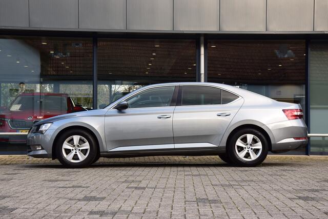 Skoda SUPERB 1.4 TSI Ambition Business | BOVAG Garantie | Trekhaak | Stoelverwarming | Achteruitrijcamera | All Season Banden | Cruise&Climate Control | Navigatie | Elektrisch Bedienbare Bestuurdersstoel |