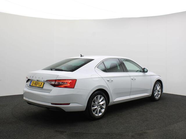 Skoda SUPERB Business Edition Plus 1.5 TSI 150pk DSG Automaat Achteruitrijcamera, Navigatie, Airco, Cruise control, Parkeersensoren, DAB, LED verlichting, App connect, Keyless entry/start