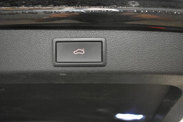 Skoda SUPERB Combi 1.4 TSI iV Business Edition Plus Cam Pano Trekh Virtual Elk Stoelen + Aklep Canton