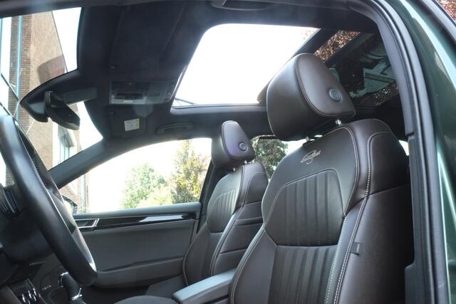 Skoda SUPERB Combi 1.4 TSI iV Laurin & Klement Panoramadak, Trekhaak, 360° Camera, ACC