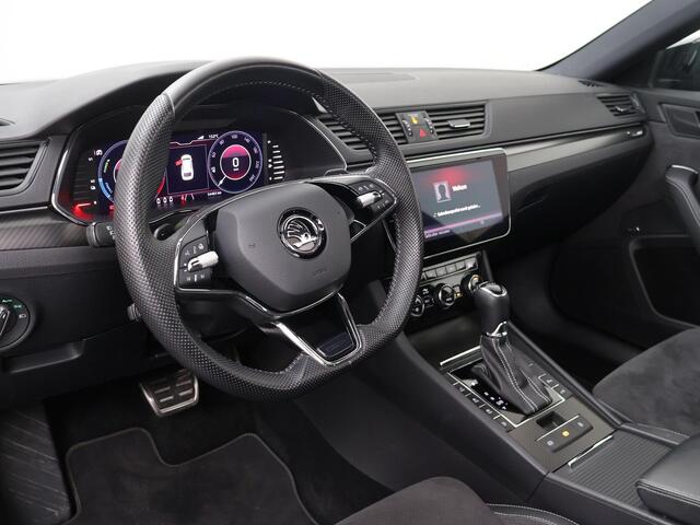 Skoda SUPERB Combi 1.4 TSI iV Sportline Business | 218 PK | SoH 93% | Panoramadak | Matrix LED koplampen | Alcantara bekleding |