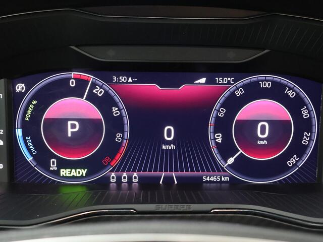 Skoda SUPERB Combi 1.4 TSI iV Sportline Business | 218 PK | SoH 93% | Panoramadak | Matrix LED koplampen | Alcantara bekleding |
