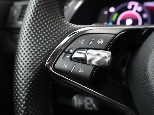 Skoda SUPERB Combi 1.4 TSI iV Sportline Business | 218 PK | SoH 93% | Panoramadak | Matrix LED koplampen | Alcantara bekleding |