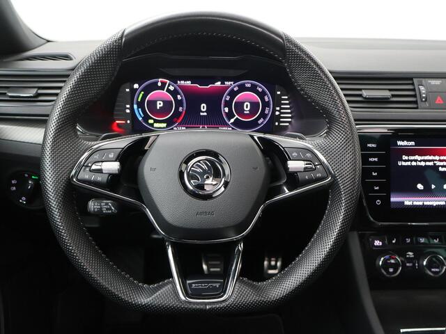Skoda SUPERB Combi 1.4 TSI iV Sportline Business | 218 PK | SoH 93% | Panoramadak | Matrix LED koplampen | Alcantara bekleding |