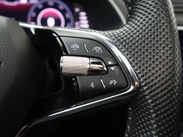 Skoda SUPERB Combi 1.4 TSI iV Sportline Business | 218 PK | SoH 93% | Panoramadak | Matrix LED koplampen | Alcantara bekleding |