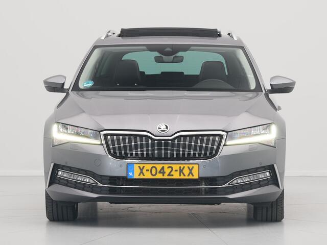 Skoda SUPERB Combi 1.4 TSI iV 218pk DSG Business Edition Plus Navigatie Wegkl. trekhaak Side assist Stoelverwarming v + a 221