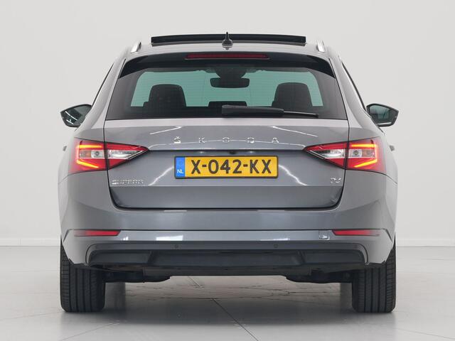 Skoda SUPERB Combi 1.4 TSI iV 218pk DSG Business Edition Plus Navigatie Wegkl. trekhaak Side assist Stoelverwarming v + a 221