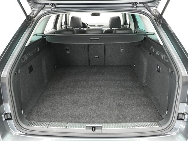 Skoda SUPERB Combi 1.4 TSI iV 218pk DSG Business Edition Plus Navigatie Wegkl. trekhaak Side assist Stoelverwarming v + a 221