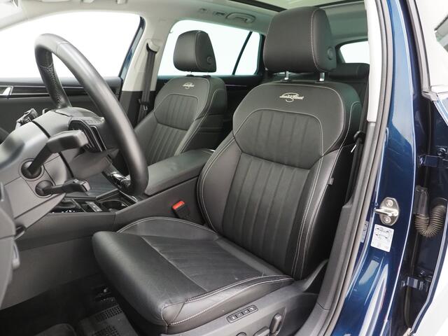 Skoda SUPERB Combi 1.4 TSI iV Laurin & Klement | Panoramadak | Trekhaak | Massage | Canton | Keyless | Adaptive Cruise
