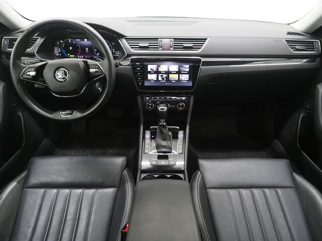 Skoda SUPERB Combi 1.4 TSI iV Laurin & Klement | Panoramadak | Trekhaak | Massage | Canton | Keyless | Adaptive Cruise