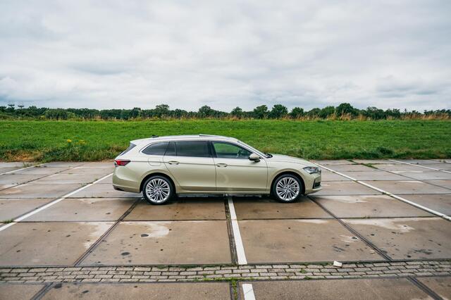 Skoda SUPERB Combi 1.5 TSI PHEV Laurin & Klement | PANO | TREKHAAK | LEDER