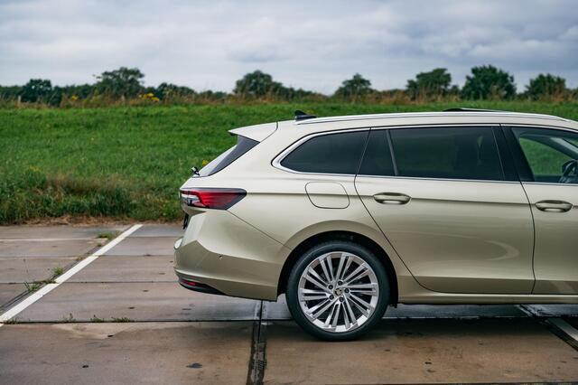 Skoda SUPERB Combi 1.5 TSI PHEV Laurin & Klement | PANO | TREKHAAK | LEDER