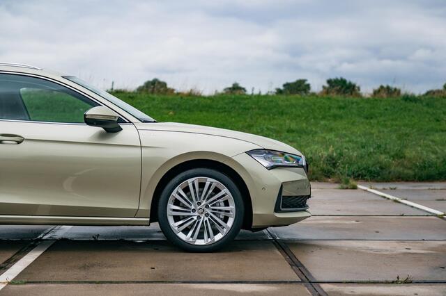 Skoda SUPERB Combi 1.5 TSI PHEV Laurin & Klement | PANO | TREKHAAK | LEDER