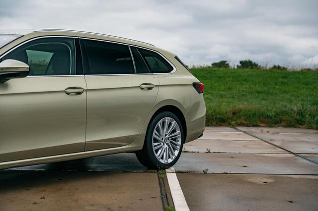 Skoda SUPERB Combi 1.5 TSI PHEV Laurin & Klement | PANO | TREKHAAK | LEDER