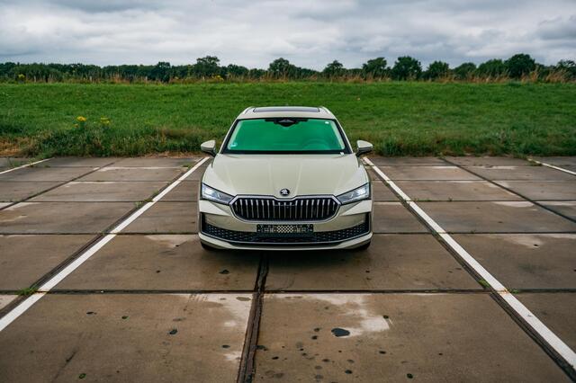 Skoda SUPERB Combi 1.5 TSI PHEV Laurin & Klement | PANO | TREKHAAK | LEDER