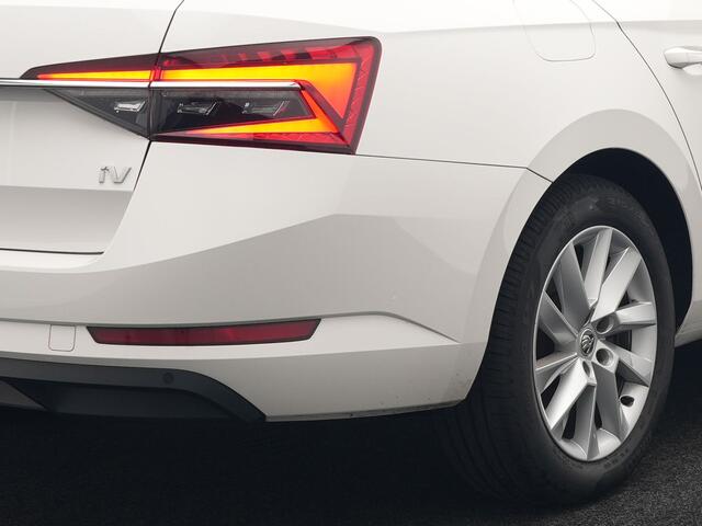 Skoda SUPERB 1.4 TSI iV Business Edition Plus Plug In Hybrid 218pk PHEV | Trekhaak af Fabriek | Adaptive Cruise | Carplay | Electrische Sportstoelen met Memory | Keyless | Chrystal Led |