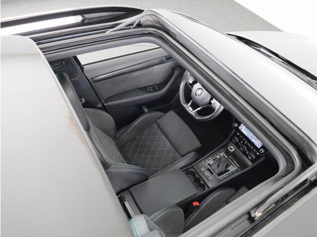 Skoda SUPERB Combi 1.5 TSI ACT Sportline Business 150 pk Automaat (DSG) | Verlengde garantie | Navigatie | Panoramadak | Parkeersensoren | Adaptieve cruise control | Elektr. voorstoelen met memory | Stoelverwarming v/a |