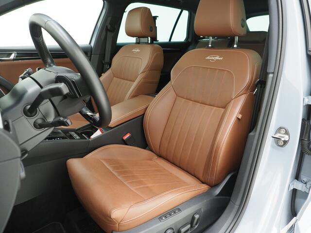 Skoda SUPERB Combi 1.4 TSI iV Laurin & Klement | Panoramadak | Trekhaak | Canton | 360 | Keyless | Adaptive Cruise