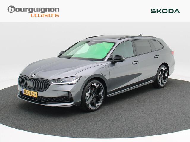 Skoda SUPERB Combi Sportline Business 1.5 TSi PHEV 204 Pk Automaat | Trekhaak | Panoramadak | LED Matrix | 19 Inch | Camera
