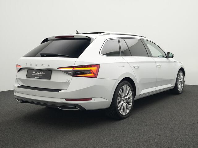 Skoda SUPERB Combi 1.4 TSI iV 218 pk PHEV Laurin & Klement | Panoramadak | Stoelventilatie | Rondomzicht camera | Lederen bekleding | Trekhaak | CANTON sound | Adaptive Cruise | 18 inch