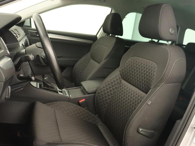 Skoda SUPERB Combi 1.4 TSI iV Business Edition | Automaat | Climate control | Adaptive control | LED | Stoelverwarming | Camera | Navigatie | Carplay | PHEV