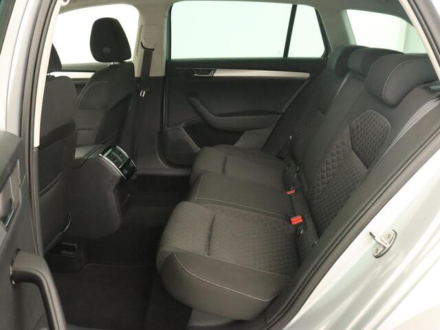Skoda SUPERB Combi 1.4 TSI iV Business Edition | Automaat | Climate control | Adaptive control | LED | Stoelverwarming | Camera | Navigatie | Carplay | PHEV