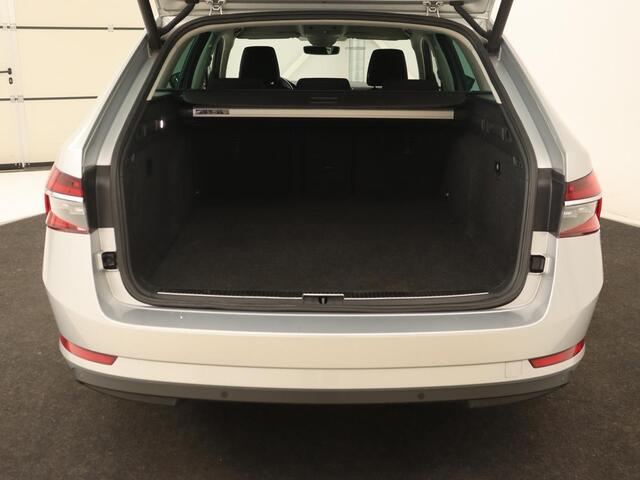 Skoda SUPERB Combi 1.4 TSI iV Business Edition | Automaat | Climate control | Adaptive control | LED | Stoelverwarming | Camera | Navigatie | Carplay | PHEV