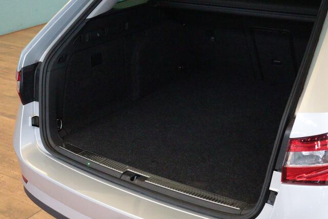 Skoda SUPERB Combi 1.4 TSI iV Business Edition Plus Automaat | NAVI | PDC V+A | STUUR/STOELVERW+GEHEUGEN | ADAP CRUISE | TREKHAAK INKL |