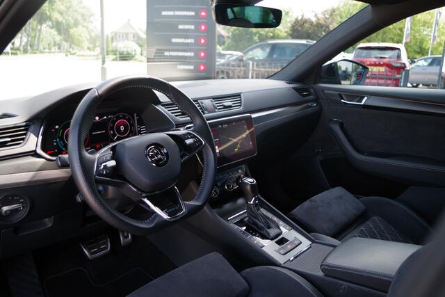Skoda SUPERB Combi 1.4 TSI iV Sportline Business 218 PK PHEV, Panoramadak, Trekhaak, Winterpakket
