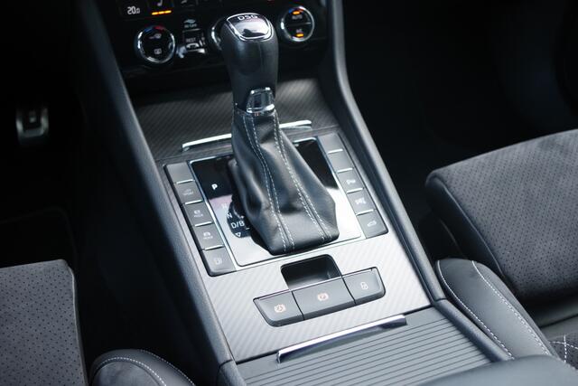 Skoda SUPERB Combi 1.4 TSI iV Sportline Business 218 PK PHEV, Panoramadak, Trekhaak, Winterpakket