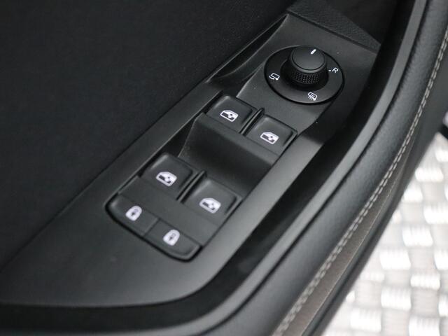 Skoda SUPERB Combi 1.4 TSI iV Business Edition Plus (Elek. trekhaak / ACC / Stoelverw. V+A / Camera)