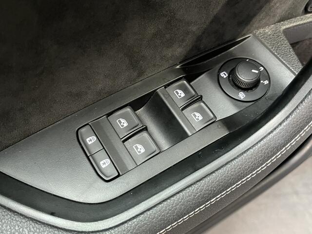 Skoda SUPERB Combi 1.4 TSI iV Sportline Business / AUTOMAAT/ PANO/ CANTON AUDIO/ CAMERA/ PARK. SENSOREN/ MEMORY SEATS/ DODE HOEK/ CRYSTAL LIGHTING/ VIRTUAL COCKPIT/ STOEL-STUURVERWARM./ SMARTLINK/ ADAPT. CRUISE/ NAVI/ CLIMA/ DAB/ 19" LMV