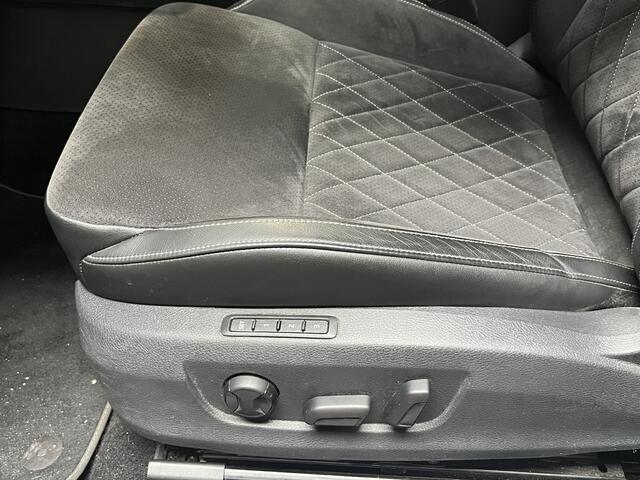 Skoda SUPERB Combi 1.4 TSI iV Sportline Business / AUTOMAAT/ PANO/ CANTON AUDIO/ CAMERA/ PARK. SENSOREN/ MEMORY SEATS/ DODE HOEK/ CRYSTAL LIGHTING/ VIRTUAL COCKPIT/ STOEL-STUURVERWARM./ SMARTLINK/ ADAPT. CRUISE/ NAVI/ CLIMA/ DAB/ 19" LMV