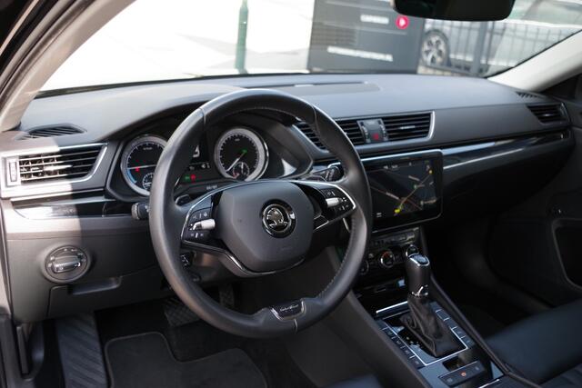 Skoda SUPERB Combi 1.4 TSI iV Laurin & Klement 218 PK PHEV, Leder, Trekhaak, Memory, Canton Sound, 4 x Stoelverwarming, Camera