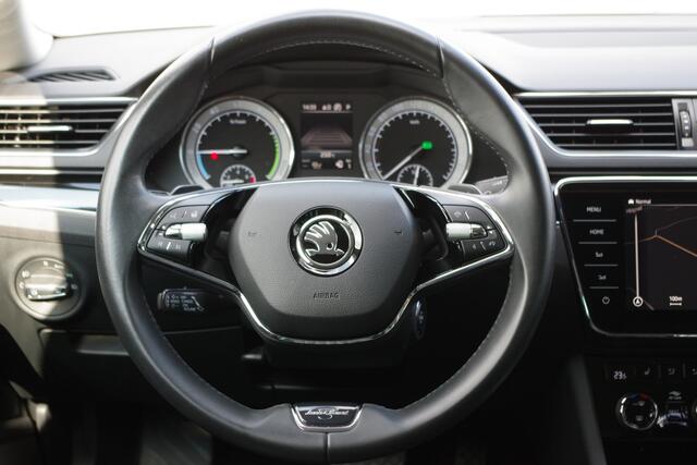 Skoda SUPERB Combi 1.4 TSI iV Laurin & Klement 218 PK PHEV, Leder, Trekhaak, Memory, Canton Sound, 4 x Stoelverwarming, Camera