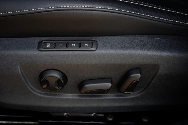 Skoda SUPERB Combi 1.4 TSI iV Laurin & Klement 218 PK PHEV, Leder, Trekhaak, Memory, Canton Sound, 4 x Stoelverwarming, Camera