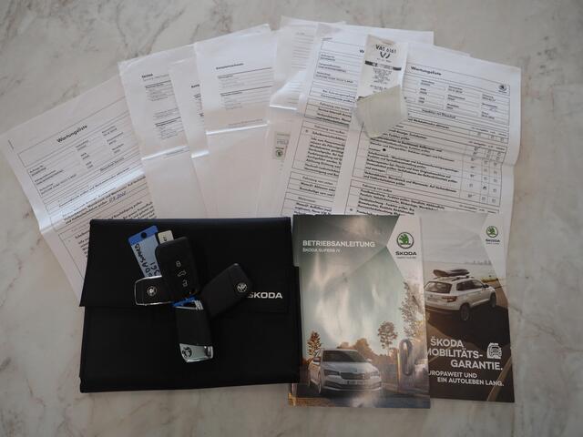 Skoda SUPERB Combi 1.4 TSI iV Laurin & Klement | Panoramadak | Trekhaak | Canton | 360 | Keyless | Adaptive Cruise | Carplay