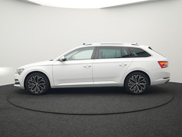 Skoda SUPERB Combi 1.4 TSI iV Laurin & Klement Plug In Hybrid 218pk Dealer O.H PHEV | Trekhaak Af Fabriek | Panodak | Adaptive Cruise | Lederen Sportstoelen Memory & Massage | Canton Audio | Apple Carplay | Keyless | Blis | Navigatie | Stoelen & Stuur Verwarmd | Virtu