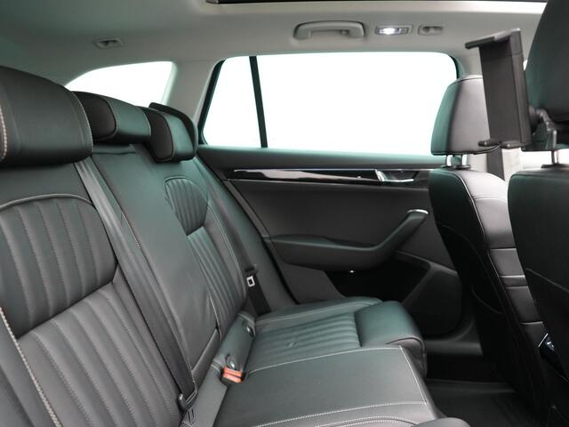 Skoda SUPERB Combi 1.4 TSI iV Laurin & Klement Plug In Hybrid 218pk Dealer O.H PHEV | Trekhaak Af Fabriek | Panodak | Adaptive Cruise | Lederen Sportstoelen Memory & Massage | Canton Audio | Apple Carplay | Keyless | Blis | Navigatie | Stoelen & Stuur Verwarmd | Virtu