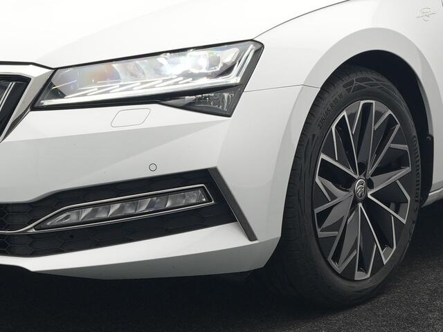 Skoda SUPERB Combi 1.4 TSI iV Laurin & Klement Plug In Hybrid 218pk Dealer O.H PHEV | Trekhaak Af Fabriek | Panodak | Adaptive Cruise | Lederen Sportstoelen Memory & Massage | Canton Audio | Apple Carplay | Keyless | Blis | Navigatie | Stoelen & Stuur Verwarmd | Virtu