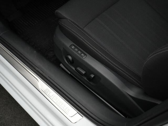 Skoda SUPERB Combi 1.4 TSI 218 pk DSG iV Style | Geheugenstoel | Matrix LED | Stoel-/achterbankverwarming | Achteruitrijcamera | Navigatie