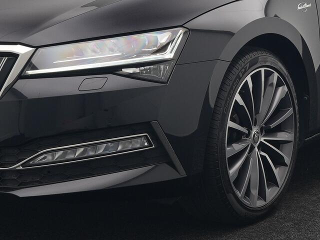 Skoda SUPERB Combi 1.4 TSI iV Laurin & Klement Plug In Hybrid 218pk Dealer O.H PHEV | Panodak | Crystal LED | Adaptive Cruise | Lederen Sportstoelen Memory & Verwarmd | Canton Audio | 360 Camera | Apple Carplay | Keyless | Stuur Verwarmd | Navigatie |