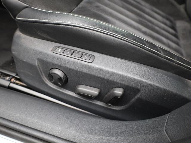 Skoda SUPERB 1.5 TSi 150 Pk Automaat Business Edition | Canton Audio | Adaptive Cruise | Carplay | Camera | Parkeersensoren | Navigatiesysteem | LED | 18 Inch