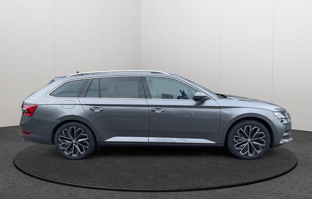 Skoda SUPERB Combi 1.4 TSI iV Laurin Klement ACC Leder Memory LED Stuurverwarming Stoelverwarming Keyless-Go